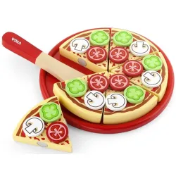 Drewniana pizza do krojenia na talerzu