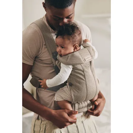 BABYBJORN MINI 3D Mesh – nosidełko, Szary Beż
