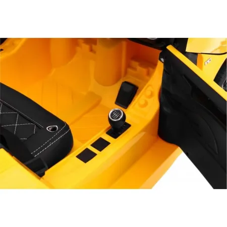Pojazd Audi R8 Spyder 2x45 W 2.4G - Żółty